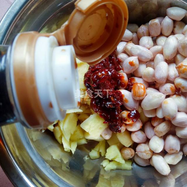 仔姜拌花生,配粥下饭神器,又香又辣又开胃!