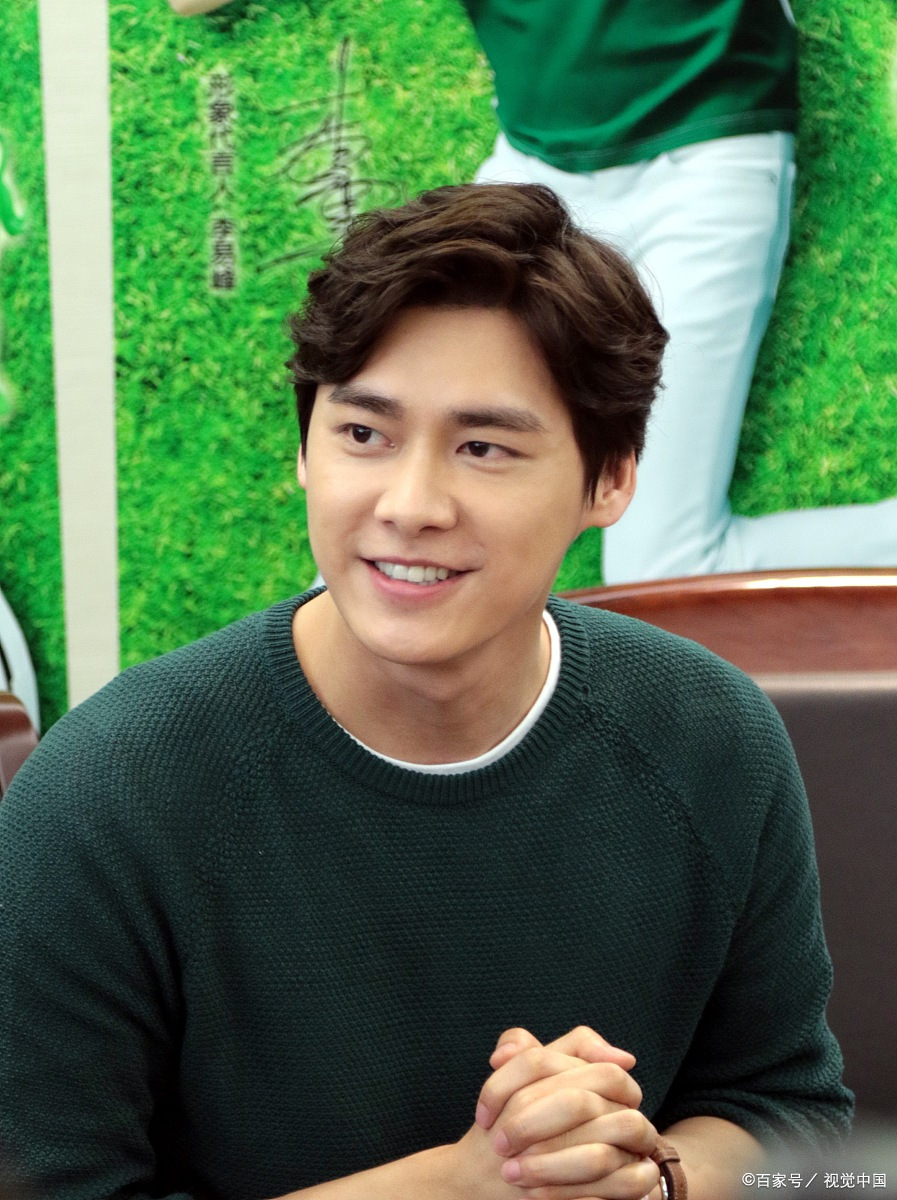 李易峰时隔一年现身四川老家,面容憔悴,粉丝却不离不弃