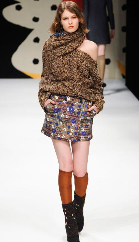 时装秀:这套穿搭感觉时髦又好学,时尚达人都喜欢!