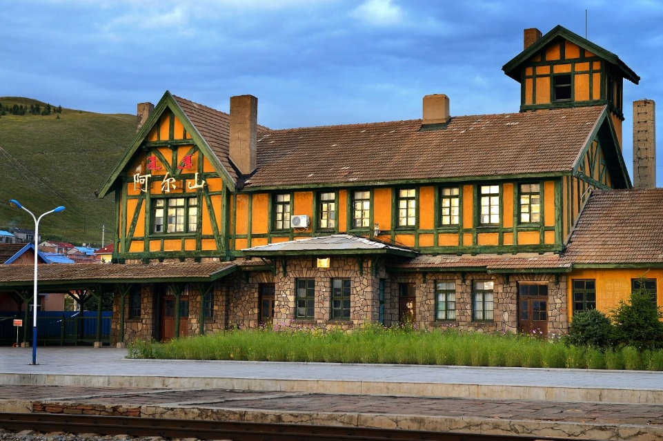 整个火车站看起来很有梦幻的感觉,外观是小教堂一般