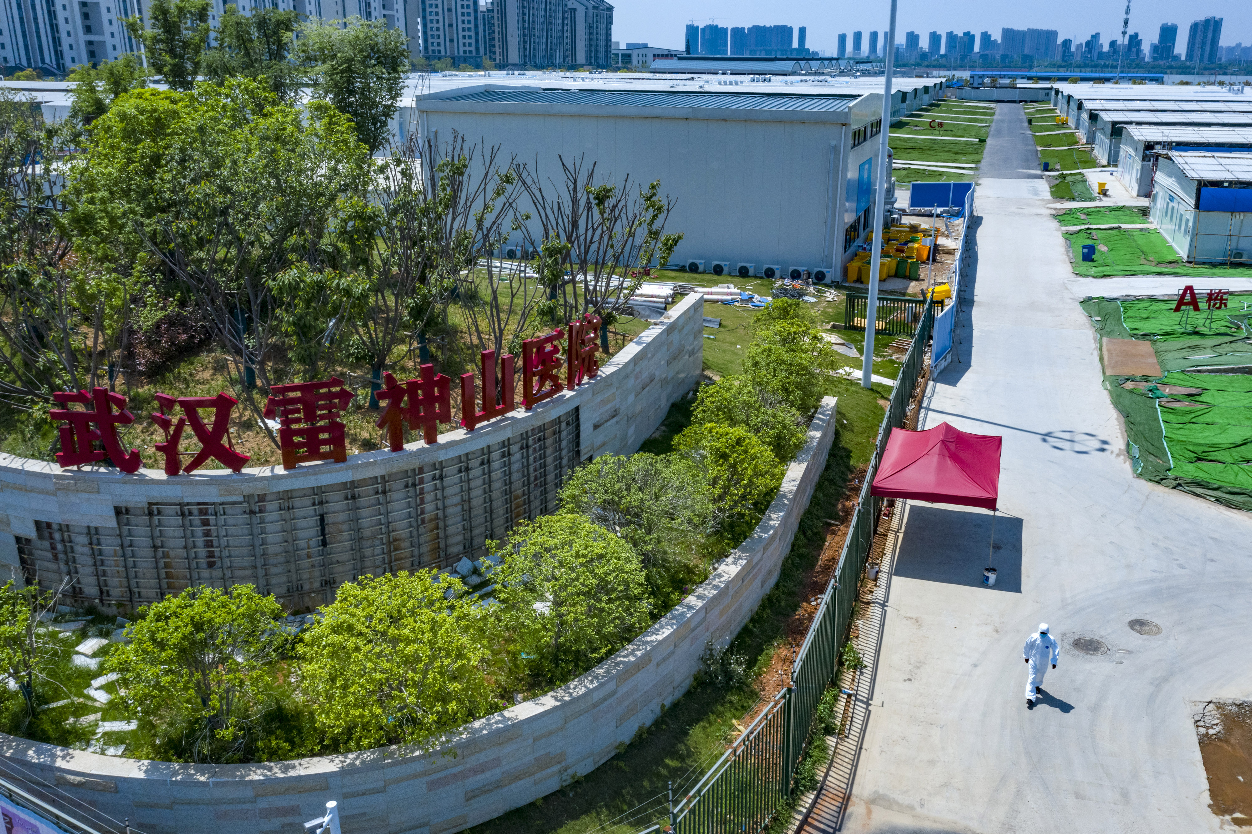 当日,武汉雷神山医院正式关闭.
