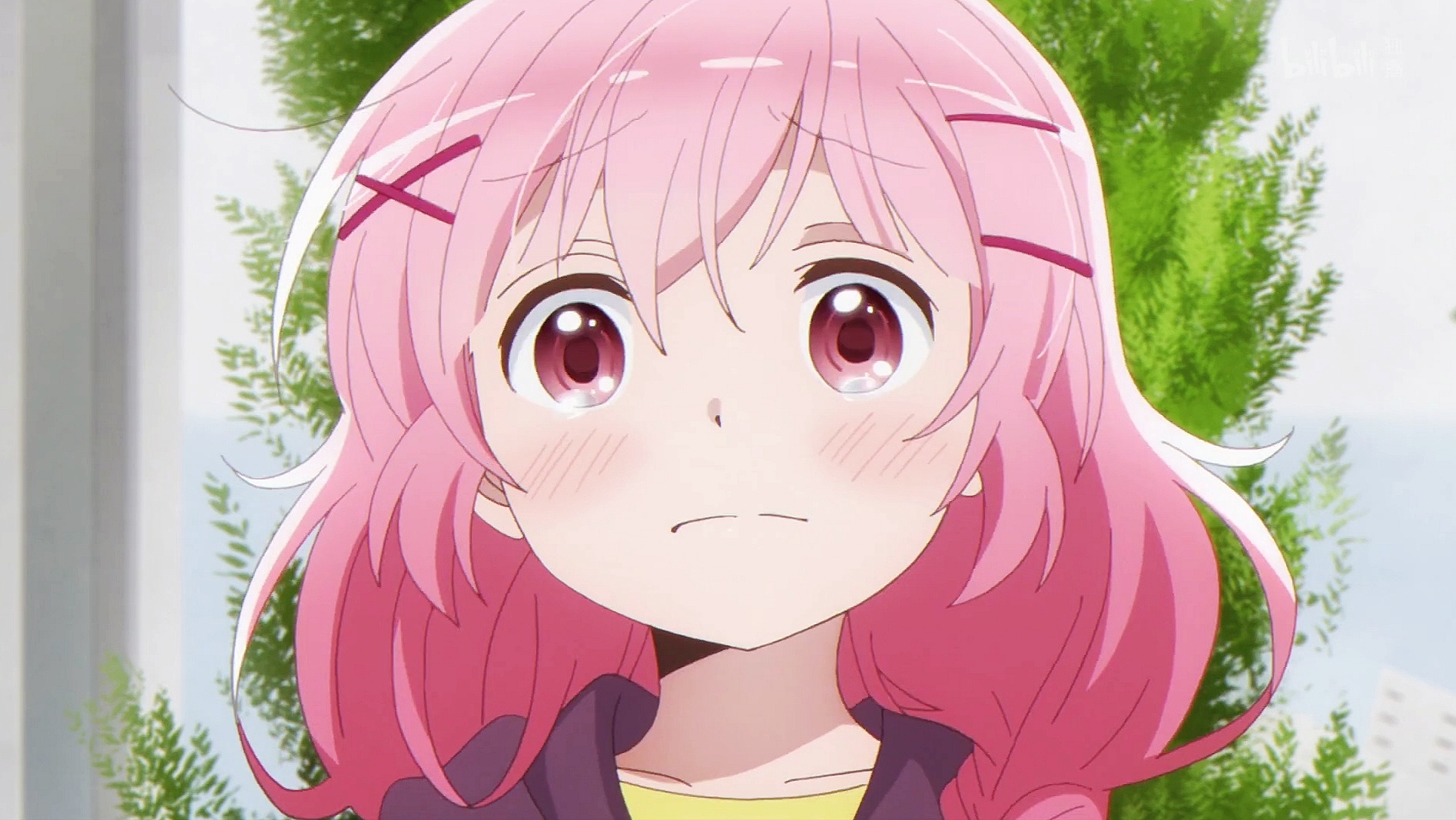 《comic girls》中的萌田薰子(笔名:混沌)是15岁高中生兼漫画家,在