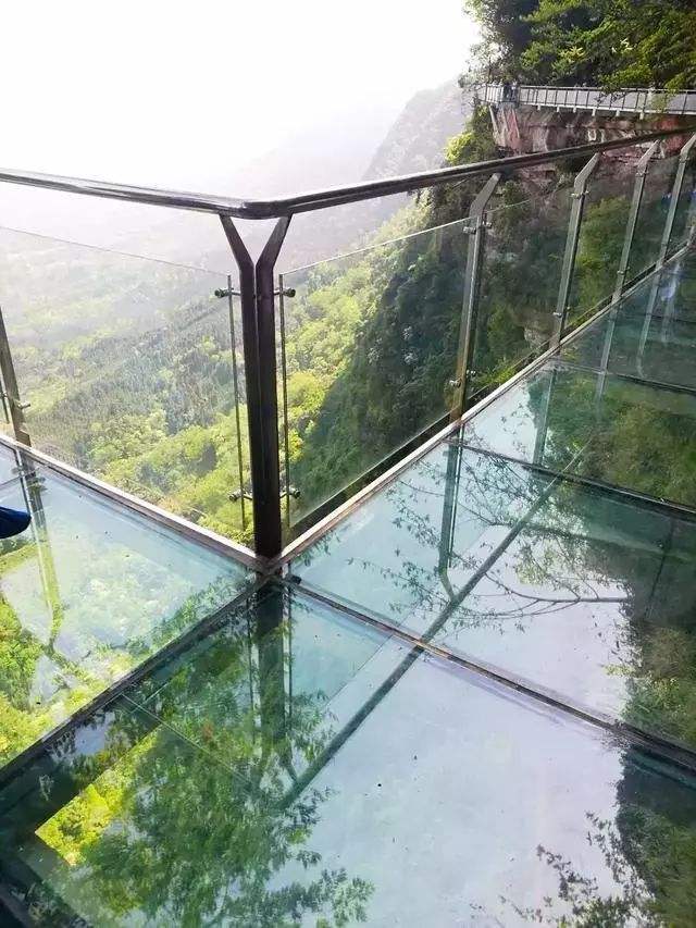 玻璃栈道免费游玩,还有美食和美酒相伴,成都的这个地方值得来!