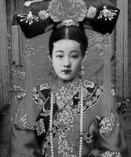 为什么光绪一生独宠珍妃?看完这些老照片就明白了