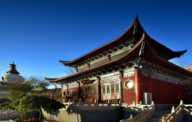 哈尔滨极乐寺是东北三省的四大著名佛教寺院之一,与长春般若寺,沈阳