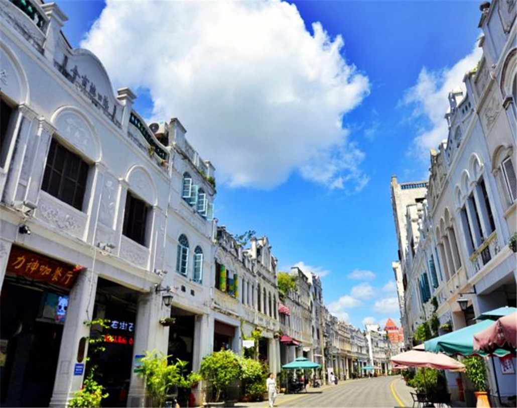 这个充满南洋风情的建筑物,被誉为国内南方最具特色的街区!