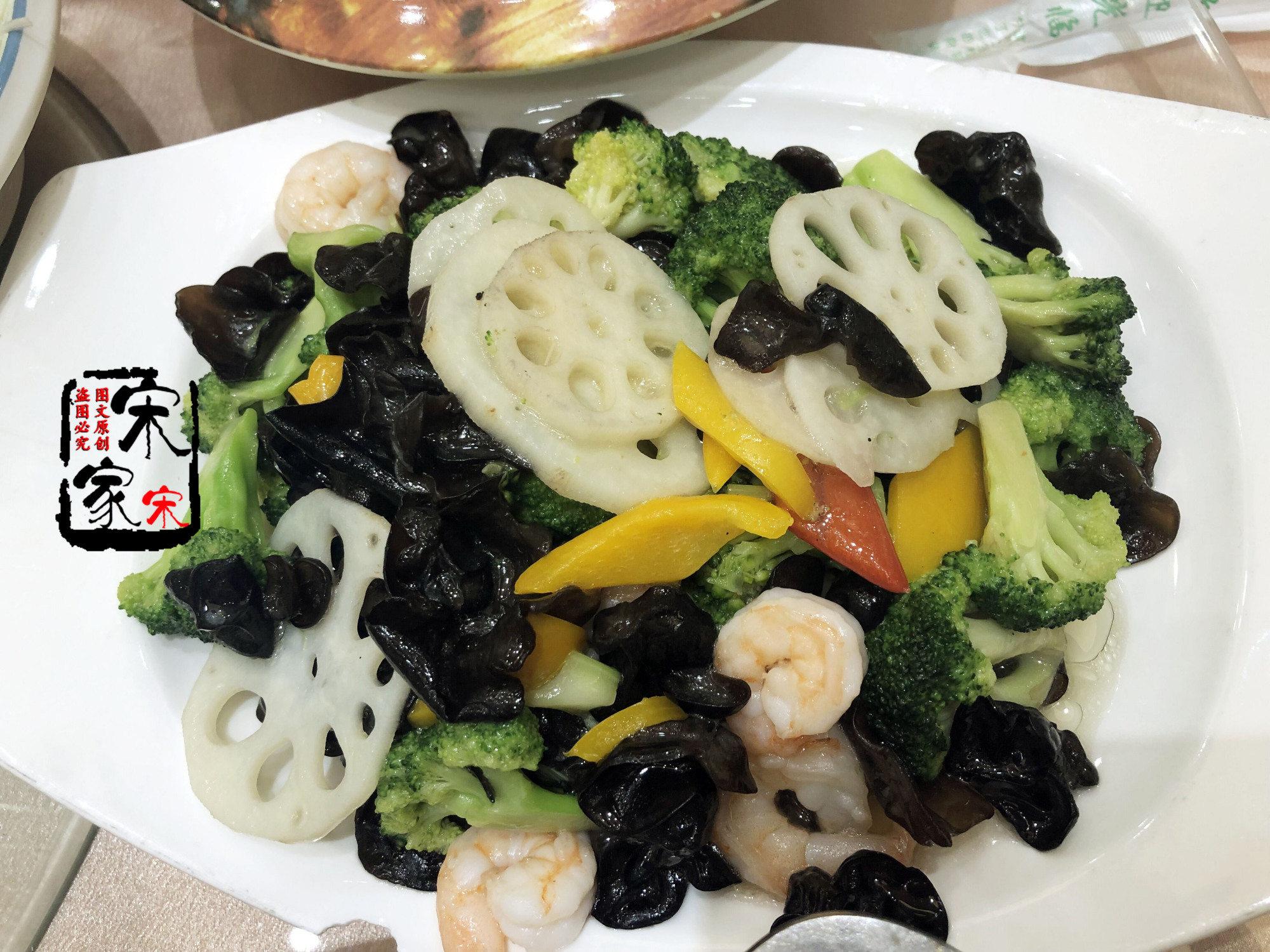 外公过生日请客,这一桌菜包桌880元,看看都吃的啥?