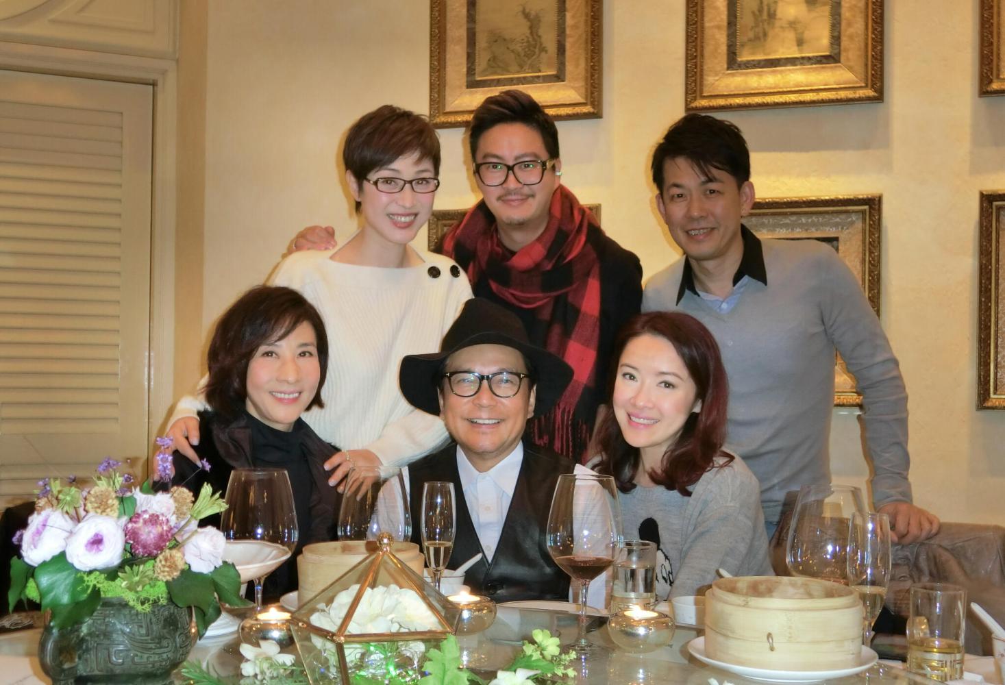 陈法蓉与赵雅芝等明星好友聚会,其中两位港姐冠军