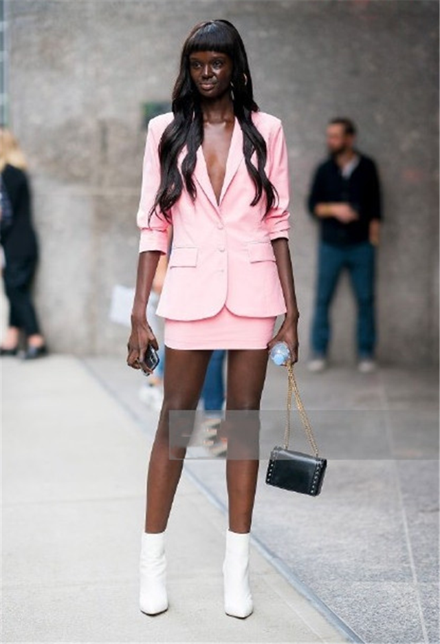 维密最受期待的21岁黑人超模,黑的超匀称,网友:真正的黑人芭比