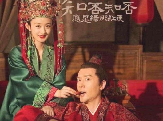 《知否》:明兰出嫁身穿"绿服",手持团扇,原来都跟"它"