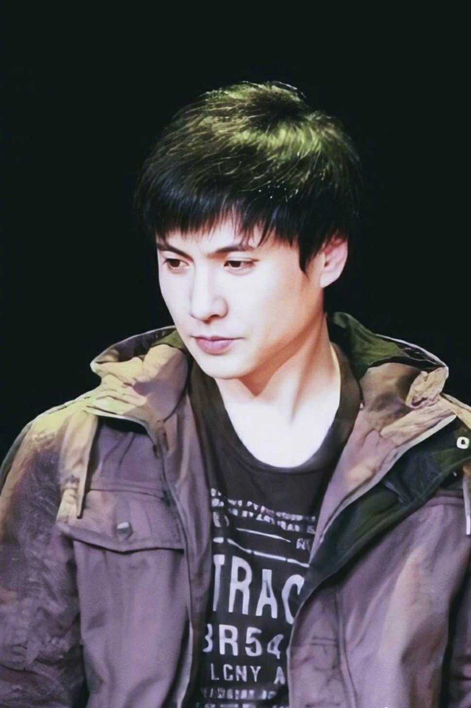 沈腾成功胖过徐峥,脖子都胖没了,谁敢相信他年轻时那么帅?