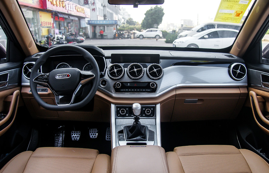 野马t80时尚大气的外观,高端的内饰设计,是一款比较耐看的汽车