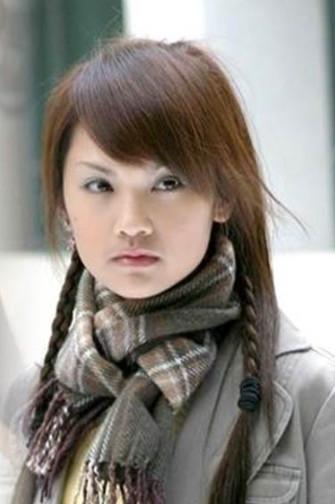 齐悦(杨丞琳饰演)跟着妈妈改嫁到了江家,但让她万万没想到的是,她的