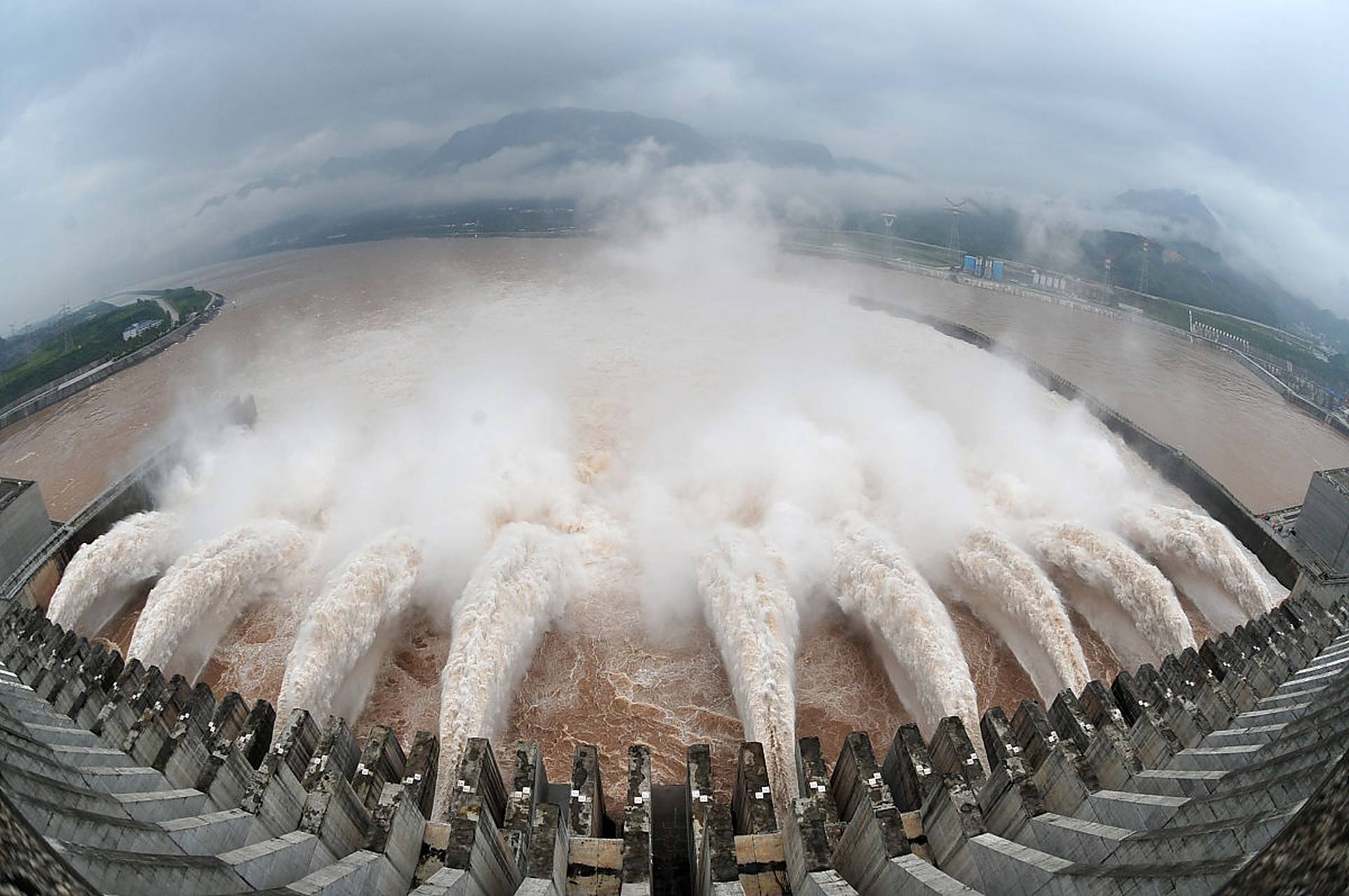 河北京娘湖开闸泄洪场面震撼#   河北京娘湖泄洪,你见过这样的壮观吗