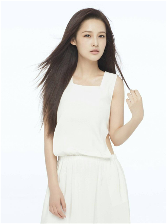 李沁刚出道时的照片你见过吗?是不是有点不忍直视呢?