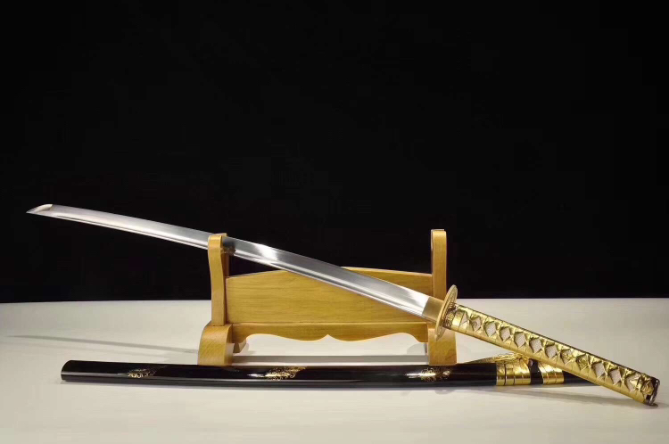 凤羽斩月 尺寸:全长102cm 刃长71cm  柄长27cm  刃宽3cm,刃厚0.