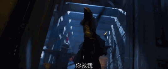 没想到,这一驯还驯出感情来了. 封四海大闹东厂,帮助怪兽逃脱出来.