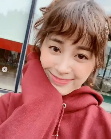 欧阳妮妮休学忙拍新戏 晒双丸子头超萌造型甜照