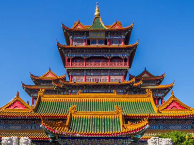 南山古称卢山,位于黄县(今龙口市黄城)城南,山虽不高却自古有名.