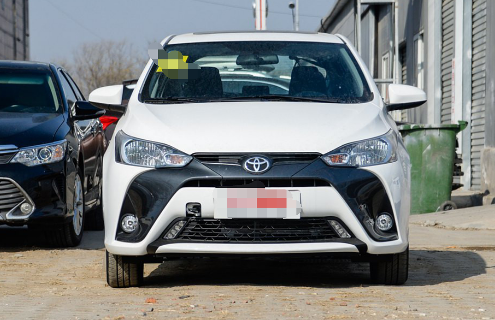 丰田yaris l 致炫整体设计神秘,车型显得沉稳