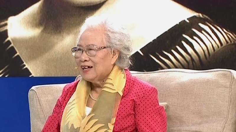 LISA居然会说4国语言,这是什么小仙女,啥都会