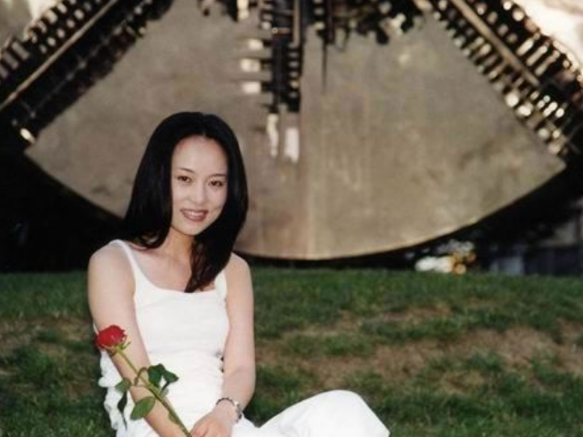 以《楼兰姑娘》为代表的俞静,尝试多元的歌曲风格,嗓音干净自然