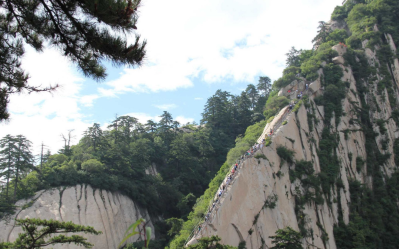 华山是中华民族的圣山,也是道教主流全真派圣地,称为"第四洞天,更是