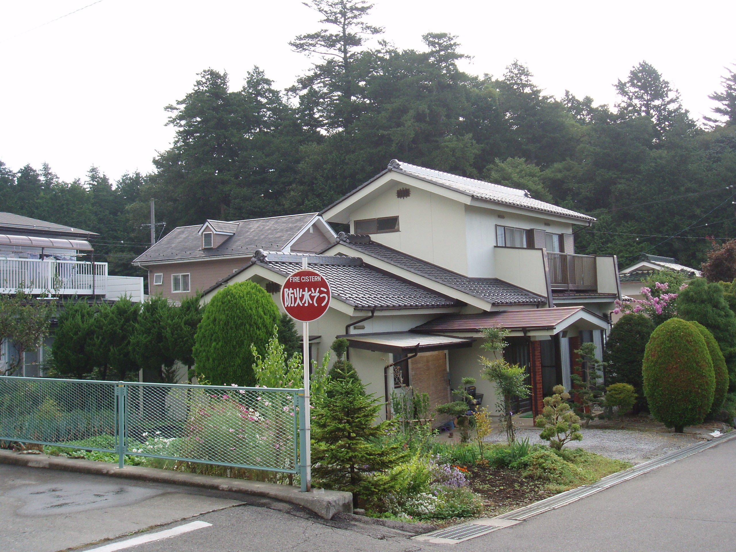 實拍日本農村:道路整潔,現代化設施一應俱全,居民貧富差距很小