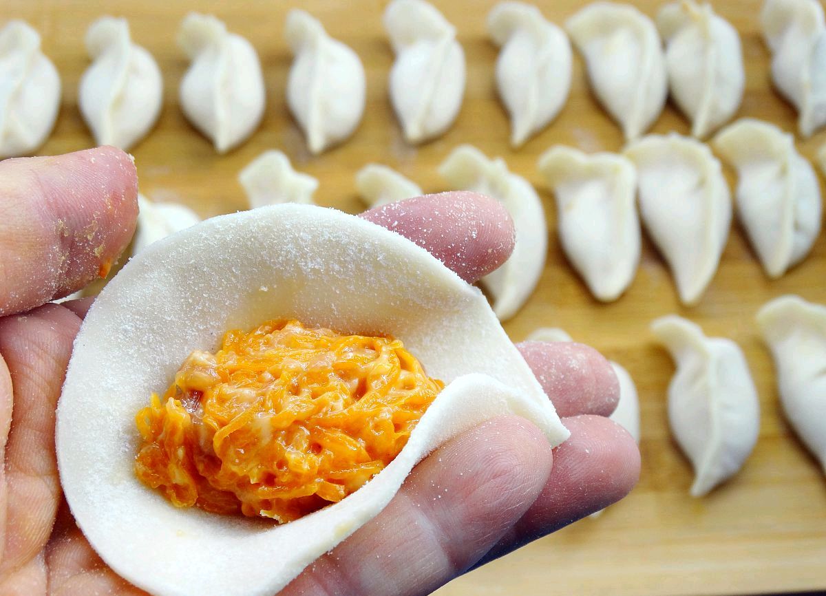 包饺子用什么面粉?高筋中筋低筋,选对面粉饺子皮筋道煮不破