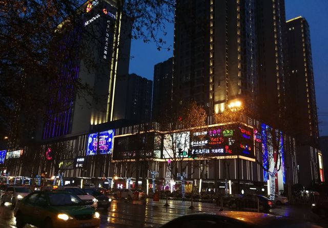 龙首商圈各大商场餐饮娱乐儿童人满为患