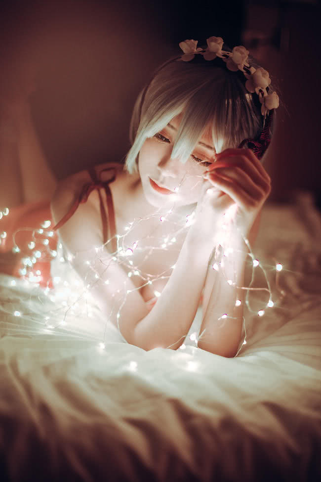 玉足蕾姆cos:恋爱的感觉,清纯深夜独居的可爱少女