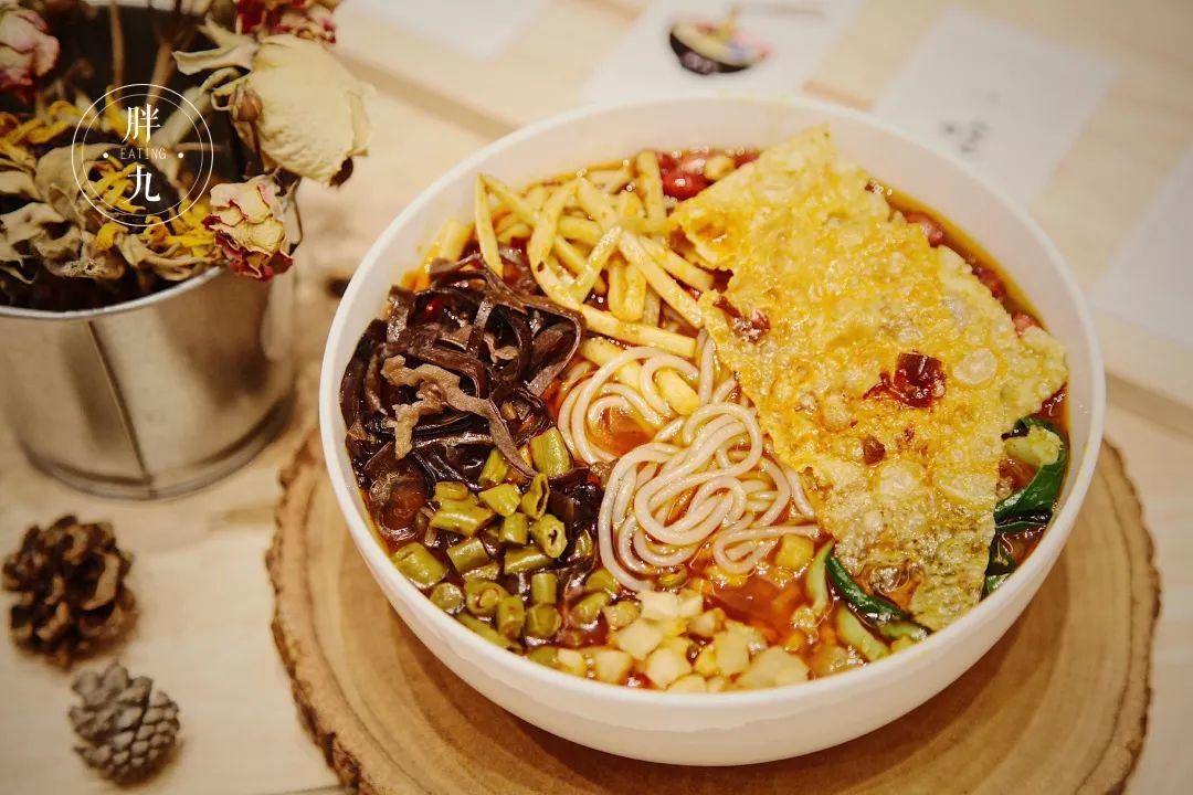 最近,我喜欢在西安这家螺蛳粉店喝下午茶