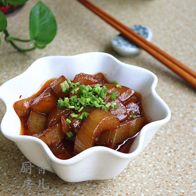 红烧老黄瓜,又香又脆又下饭,味道太赞了,几步就搞定