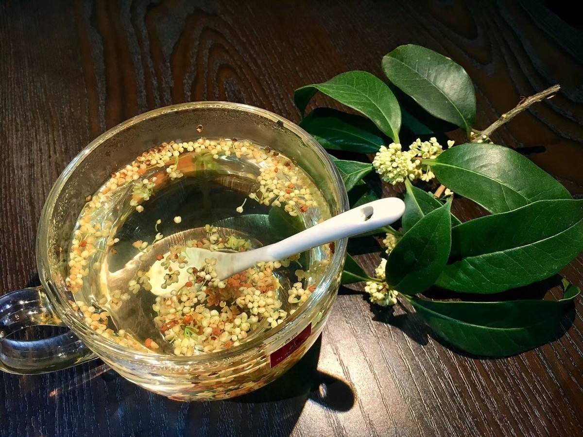 新鮮桂花泡水喝的正確方法「新鮮的桂花泡茶喝有什麼好處」