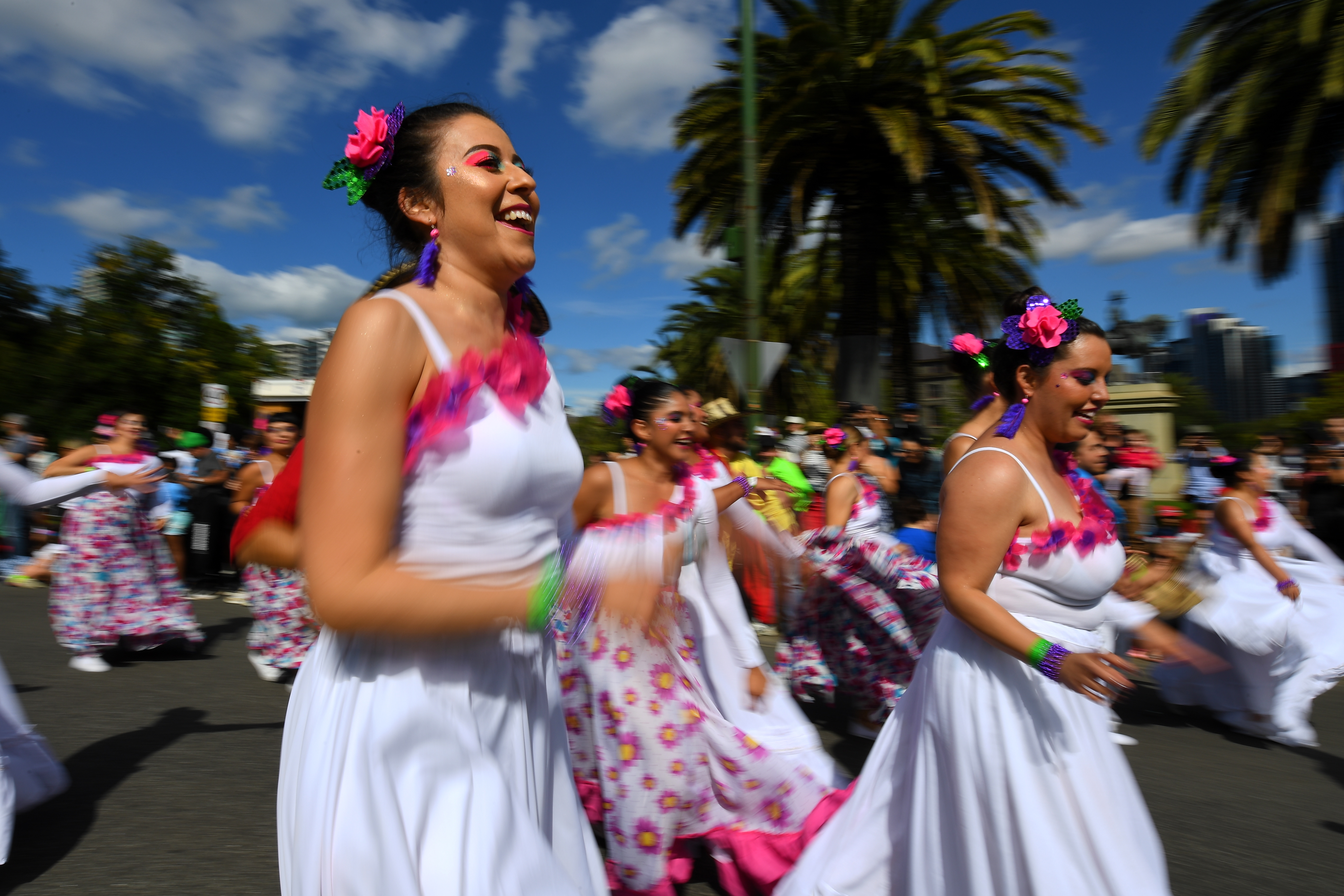 墨尔本举行蒙巴节游行