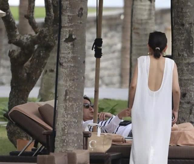 arashi组合成员樱井翔恋情曝光,与女友婚前旅行,关系亲密