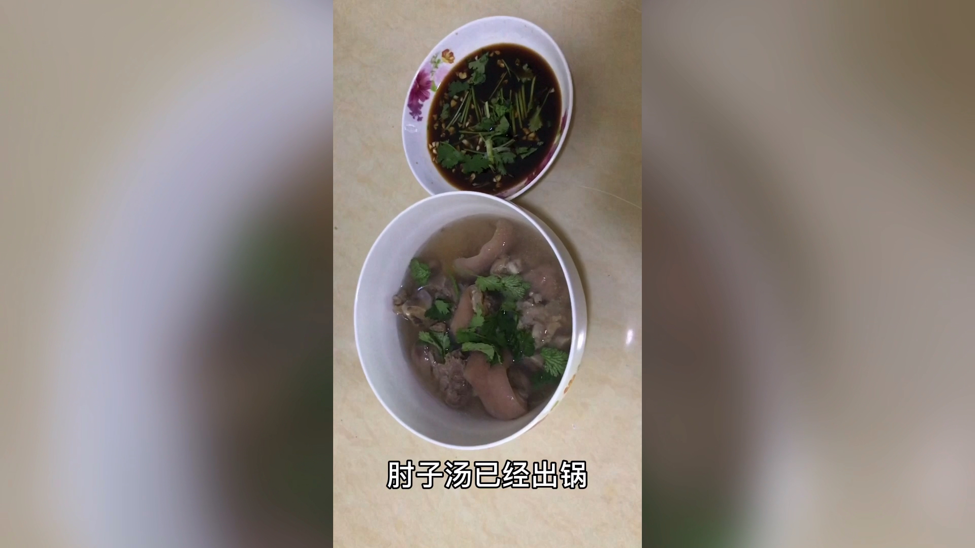 35元买了个猪肘子,煲汤清淡可口肥而不腻,满满的都是胶原蛋白