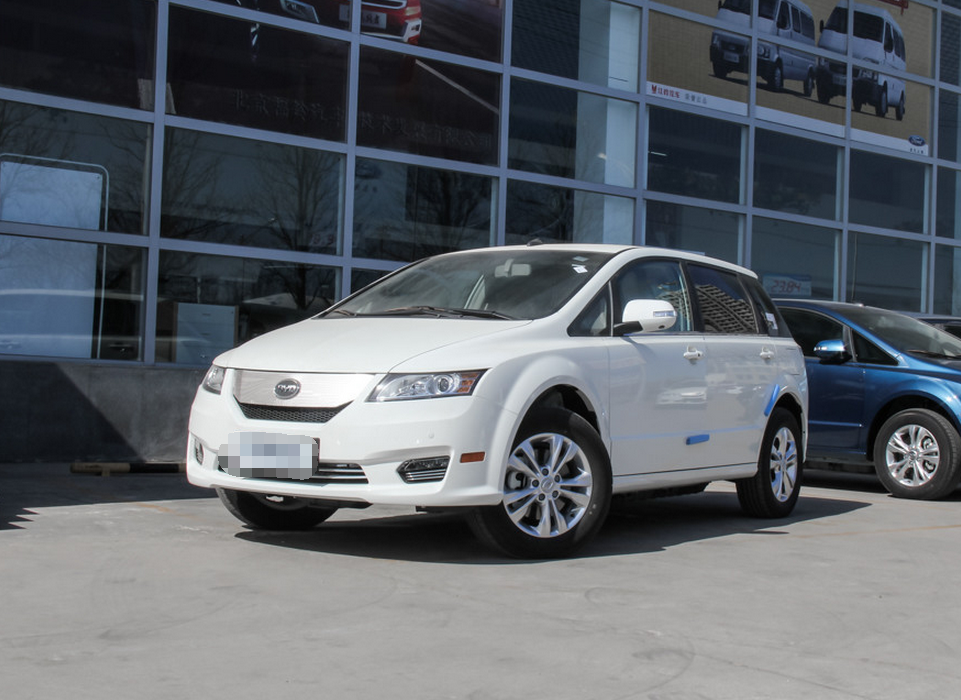 外观优美的比亚迪e6,符合年轻人的审美,很受年轻人欢迎