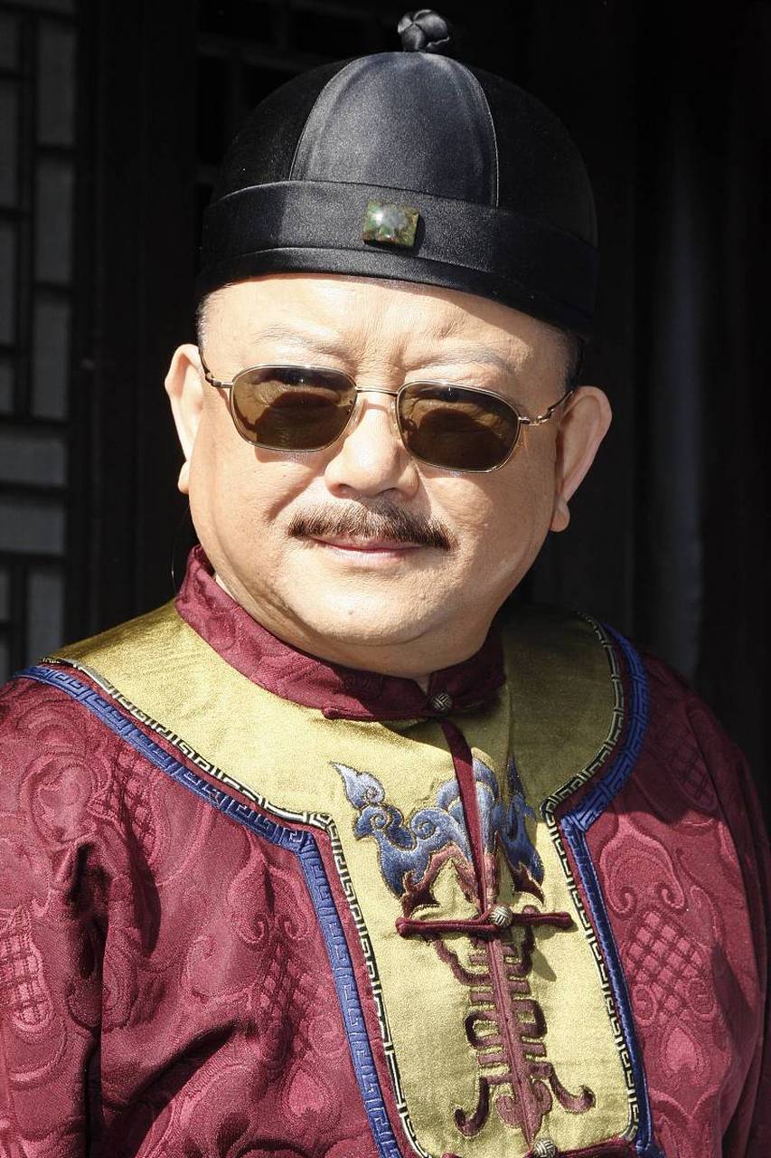 人生正当时# 和珅,军七代,父亲是福建都统,相当于现在的福州军分区