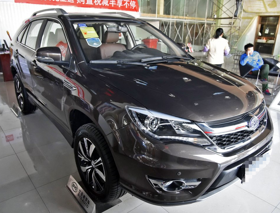 比亚迪s7:看起来运动范十足,适合年轻人驾驶