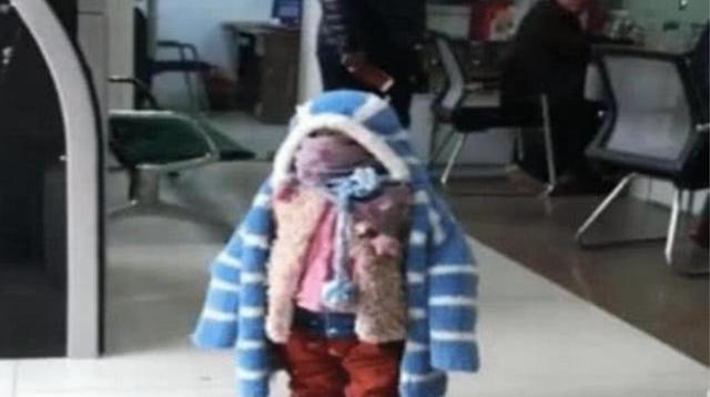 有种冷叫奶奶觉得你冷,奶奶的保暖装备层出不穷,网友:同款奶奶