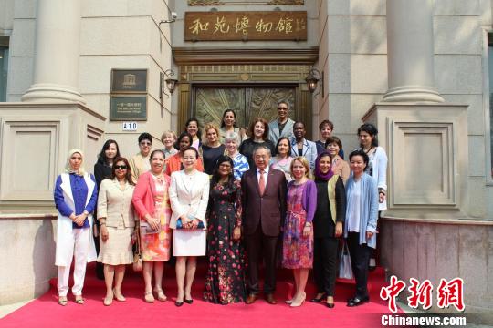 多国驻华大使夫人相聚北京和苑  共促"一带一路"民心相通