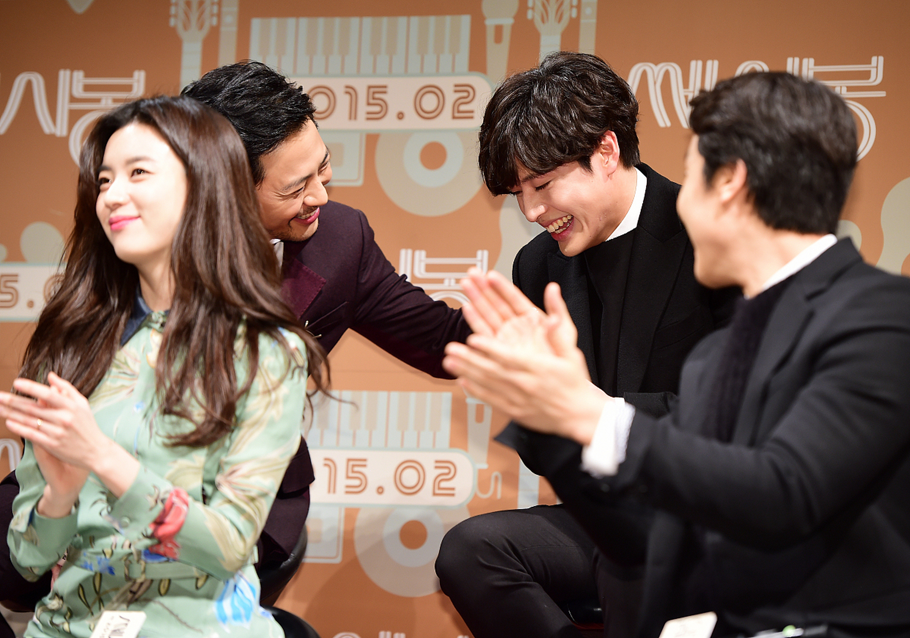 如果你喜欢《人脉王》这样的韩剧,那么《太阳的后裔》,《鬼怪》,《请