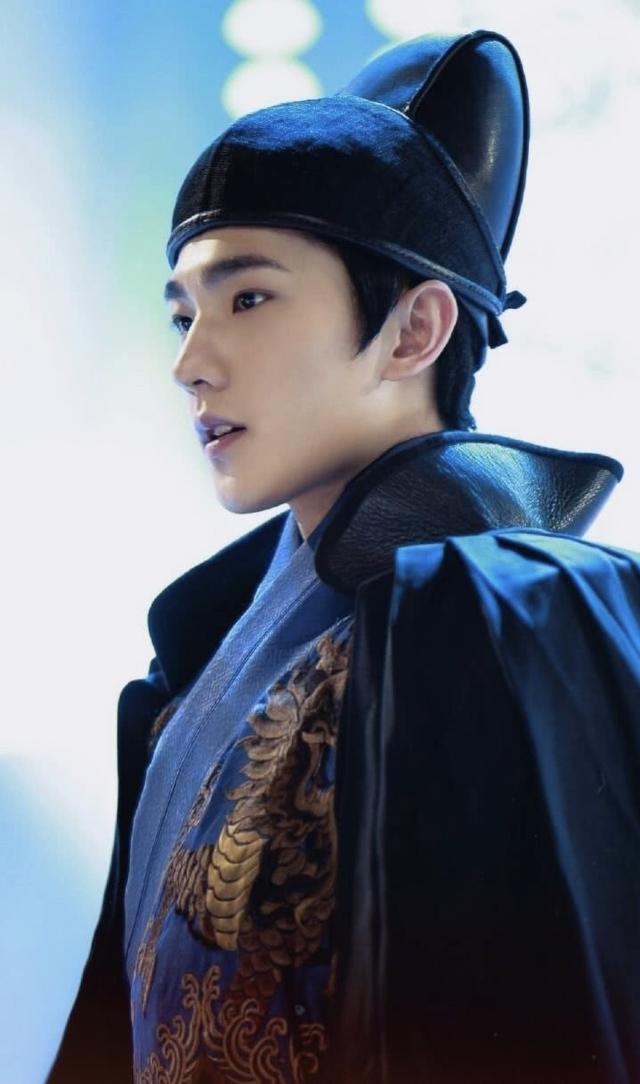 看了吴亦凡的古装照,评论令人迷惑,现在的小生确实一代不如一代