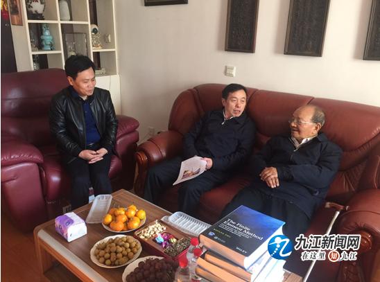 万金陵赴京看望朱伯芳院士