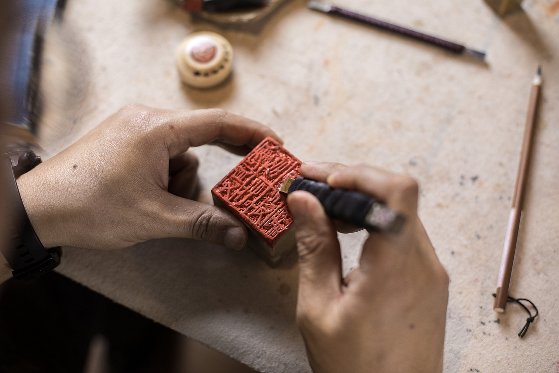 手工制作# 都吃饱喝好了就来创作! 我在准备刻章,你们在干嘛?