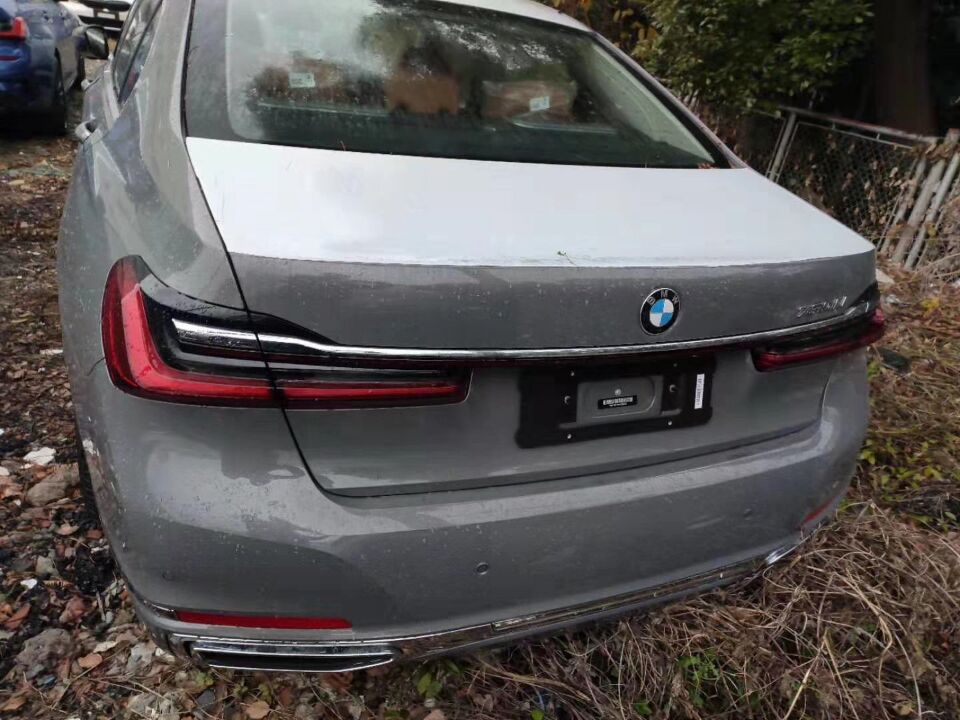 水泥灰宝马7系比奥迪a8还帅气,售价与奔驰e级看齐