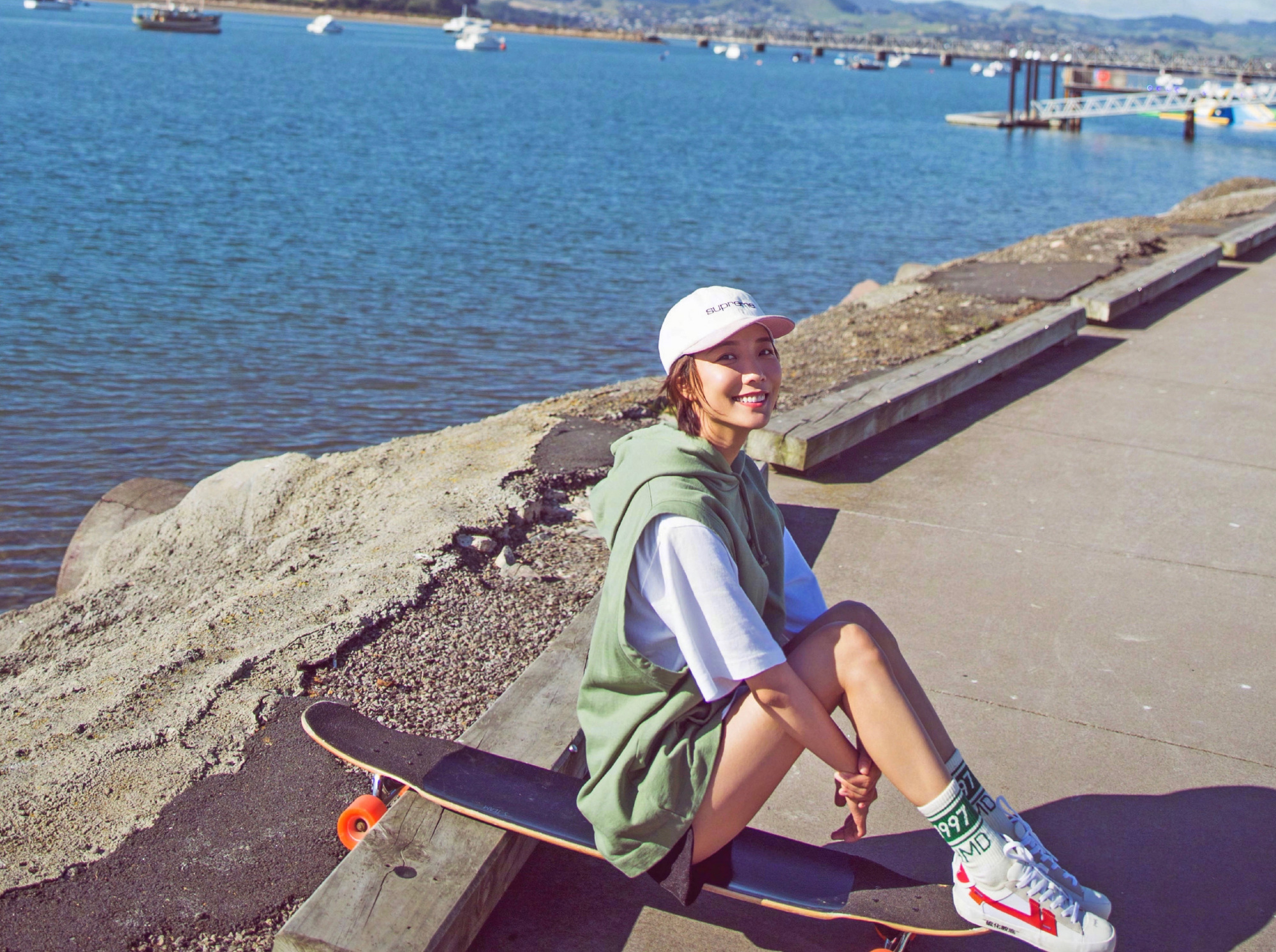 王珞丹爱玩滑板爱健身,穿衣打扮有自己独特魅力,十足个性女孩