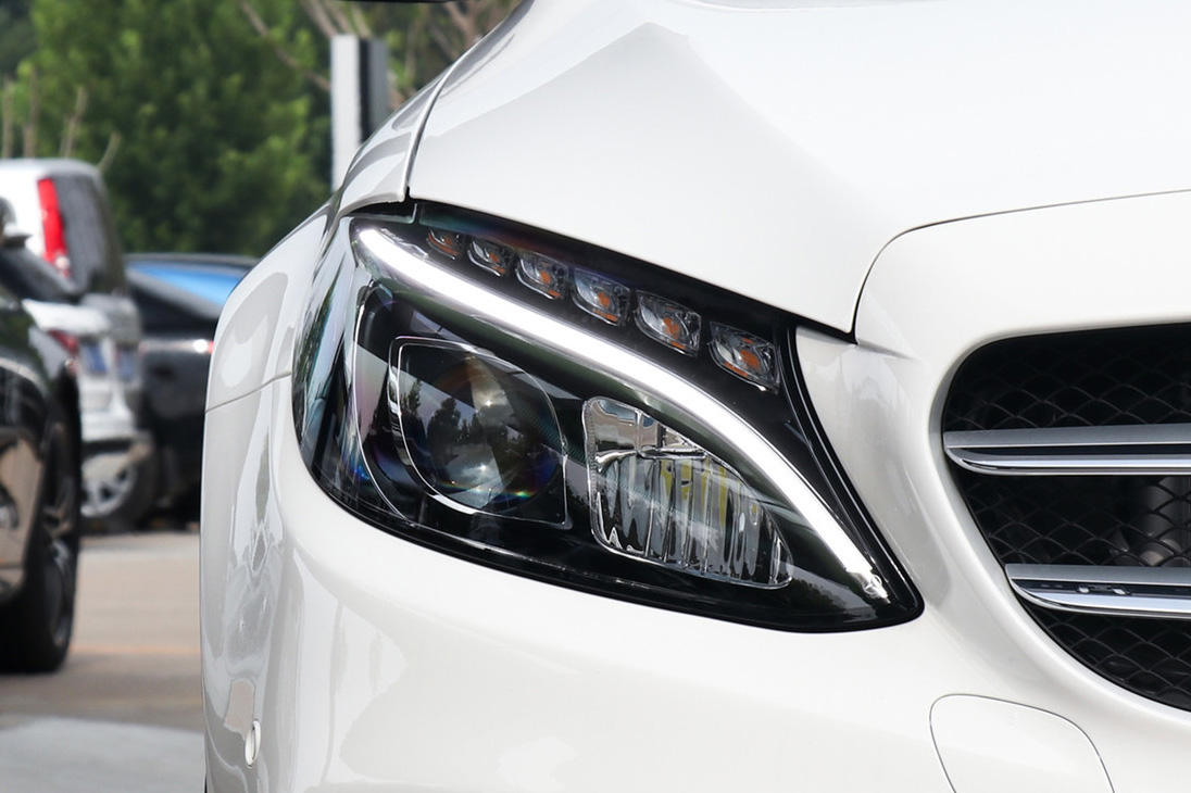 宝马c级几何光束矩阵式led大灯同样也是选装配置,一个很值得加价的