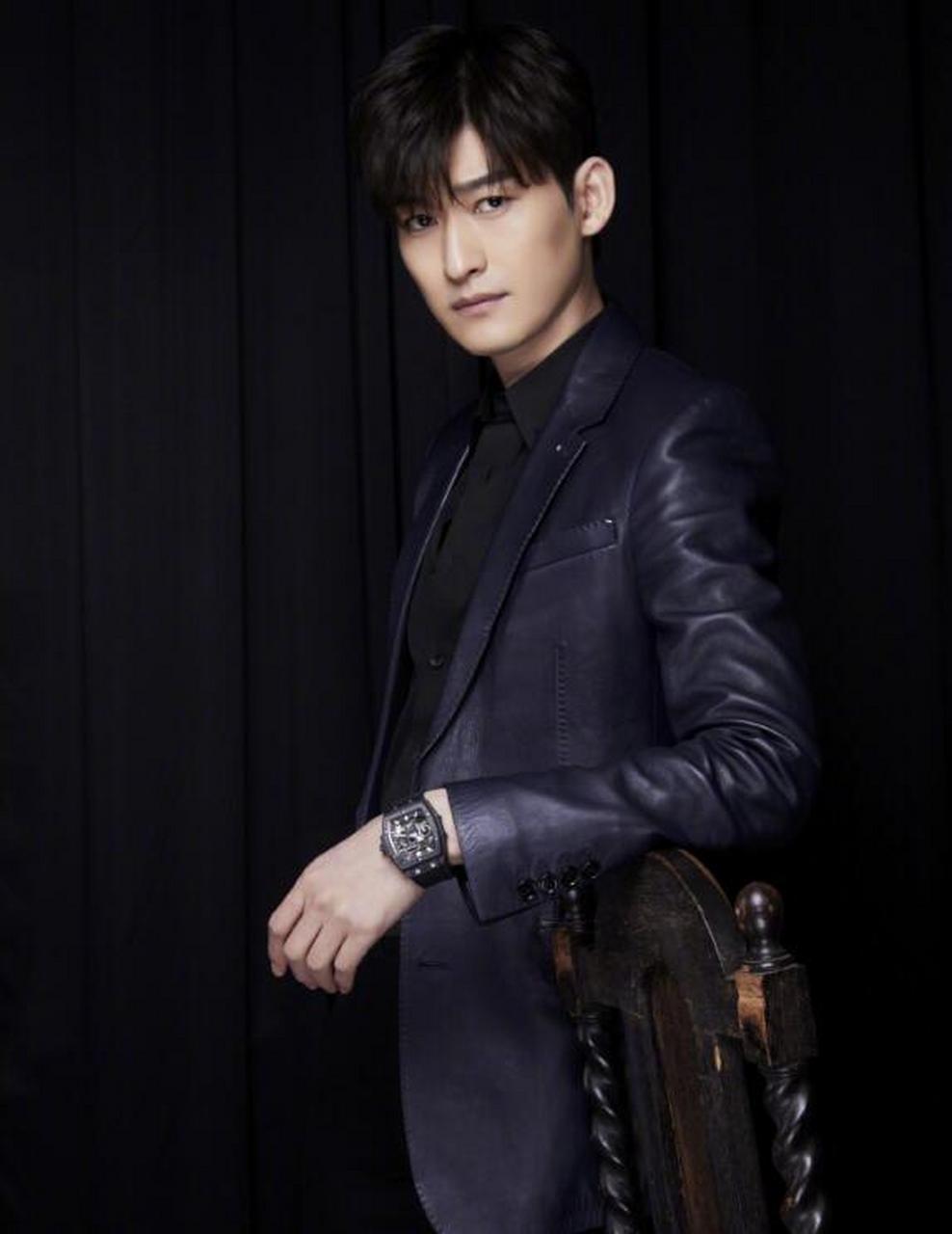 "塘主"张翰上线,穿一身黑色西装又酷又帅,我都秒变迷妹了~ #遇见美好